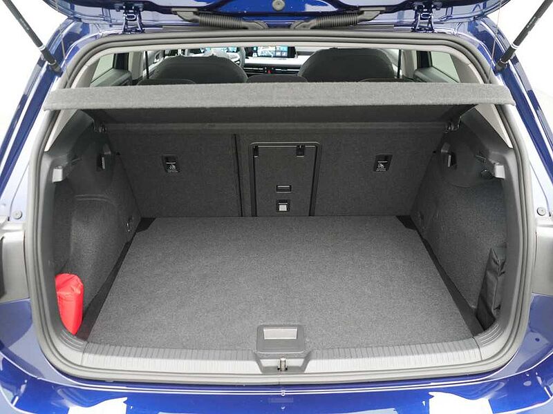 Volkswagen Golf VIII Life DSG NAVI VIRT ACC LENKRADHZ KAM