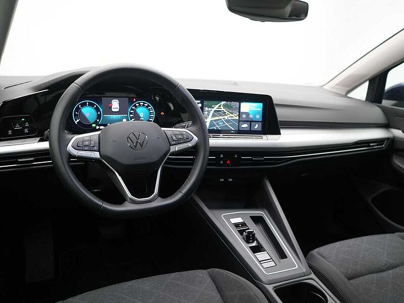 Volkswagen Golf VIII Life DSG NAVI VIRT ACC LENKRADHZ KAM