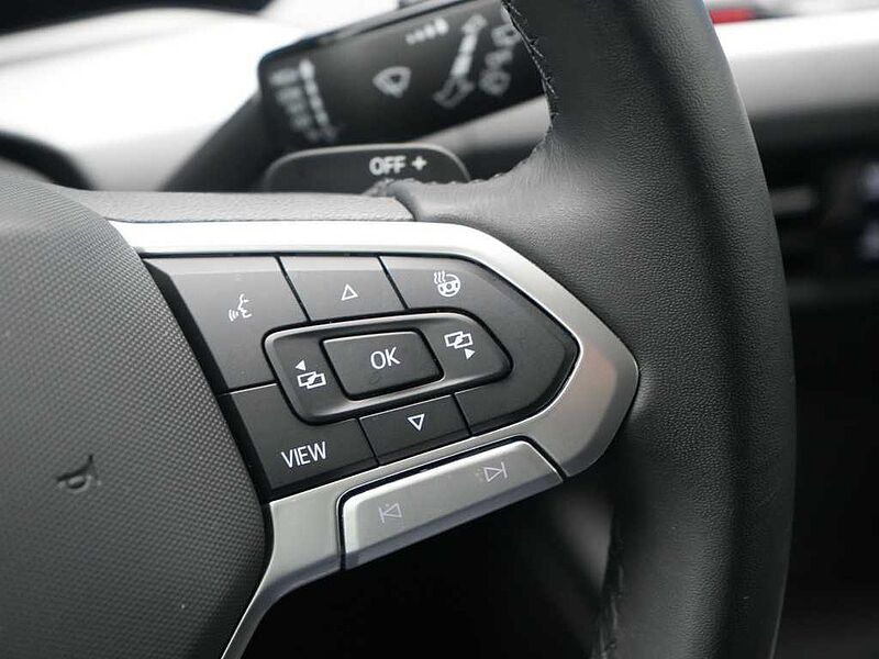 Volkswagen Golf VIII Life DSG NAVI VIRT ACC LENKRADHZ KAM