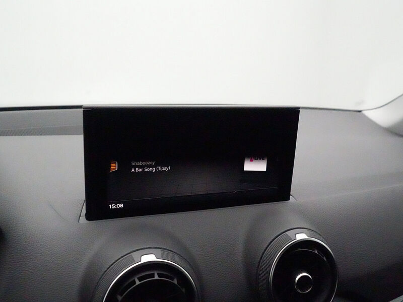 Audi Q2 advanced S TRON SHZ ACC LED PDC KAM PORT NAVI