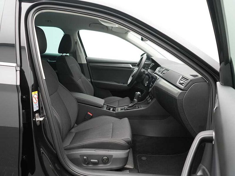 SKODA SUPERB Combi DSG STANDHZ AHK NAVI VIRT KAM 360°