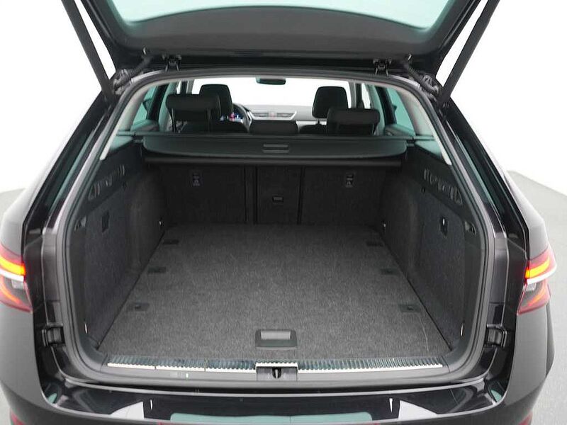 SKODA SUPERB Combi DSG STANDHZ AHK NAVI VIRT KAM 360°