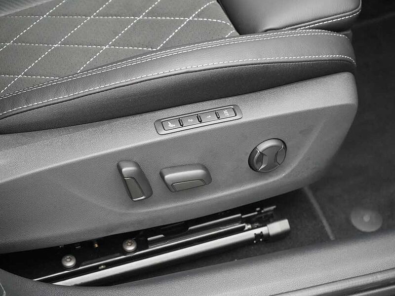 SKODA OCTAVIA Combi RS DSG AHK PANO HUD MEMORY LEDER