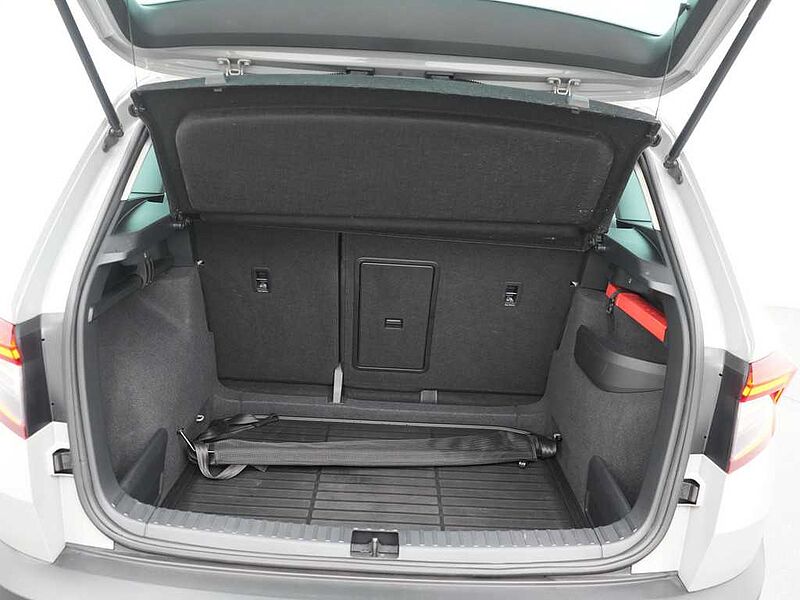 SKODA KAROQ Clever DSG NAVI SHZ LED KESSY APP SHZ