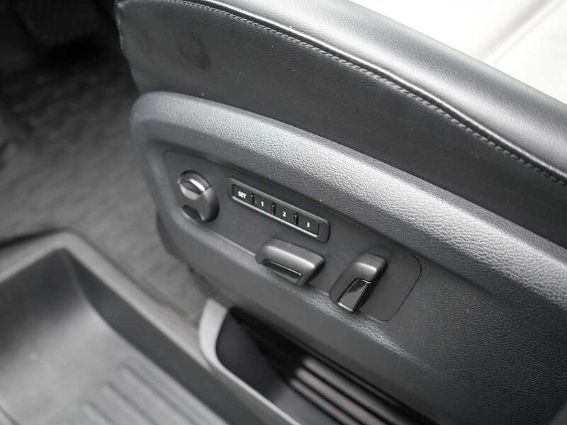 Volkswagen T6.1 Multivan Edition DSG 7-SITZER AHK ACC LEDER