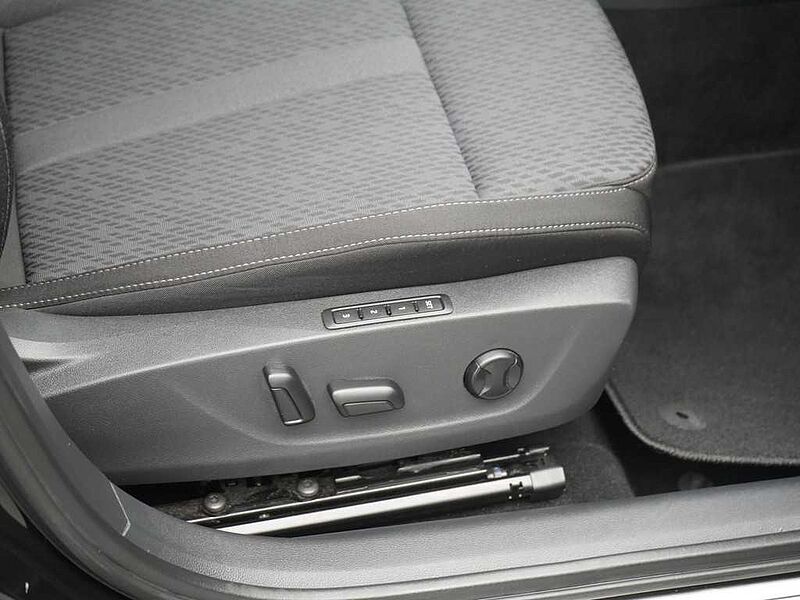 SKODA OCTAVIA TSI First Edition DSG MEMORY SHZ APP LED