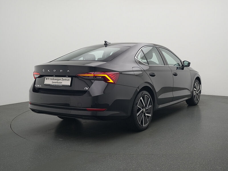 SKODA OCTAVIA TSI First Edition DSG MEMORY SHZ APP LED