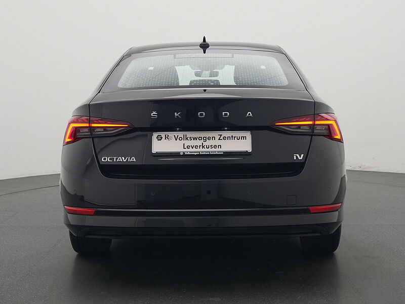 SKODA OCTAVIA TSI First Edition DSG MEMORY SHZ APP LED