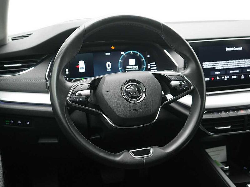 SKODA OCTAVIA TSI First Edition DSG MEMORY SHZ APP LED