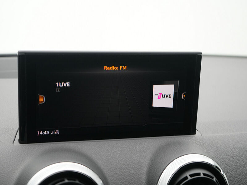 Audi Q2 S line LEDER APP CONNECT SPORTSITZE PDC SHZ