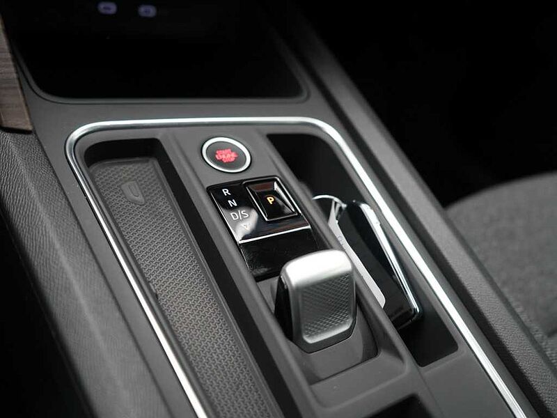 SEAT Leon TSI Xcellence DSG NAVI VIRT AHK LENKRADHZ