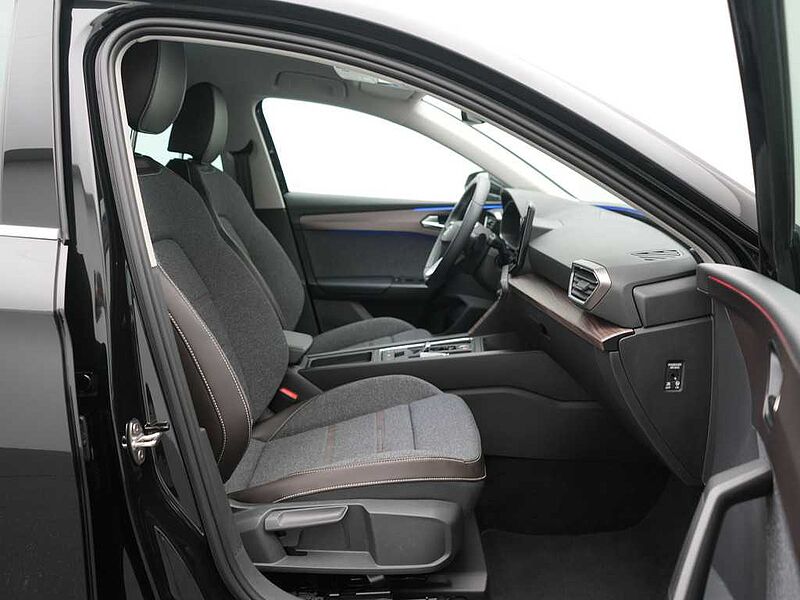 SEAT Leon TSI Xcellence DSG NAVI VIRT AHK LENKRADHZ