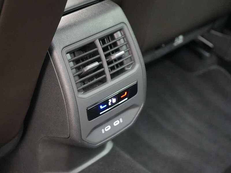 SEAT Leon TSI Xcellence DSG NAVI VIRT AHK LENKRADHZ