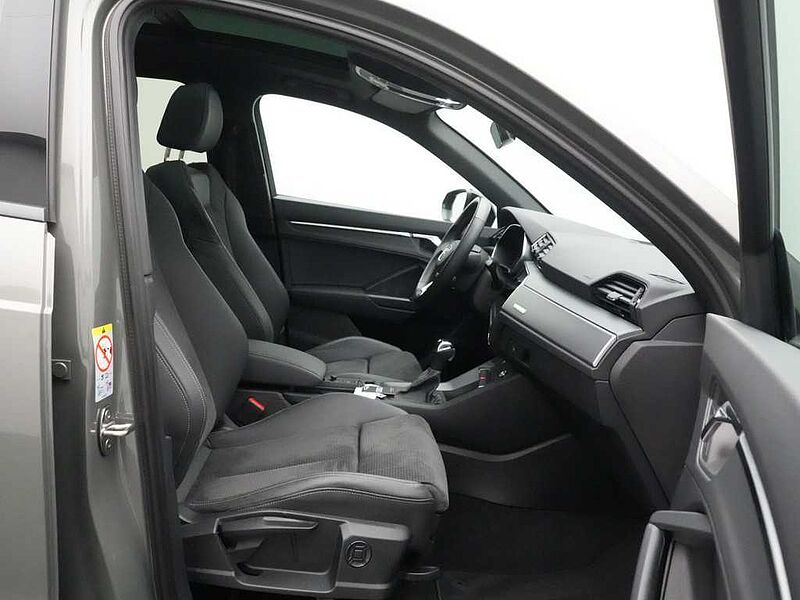 Audi Q3 S line STRON APP CONNECT LED PDC KAM AHK