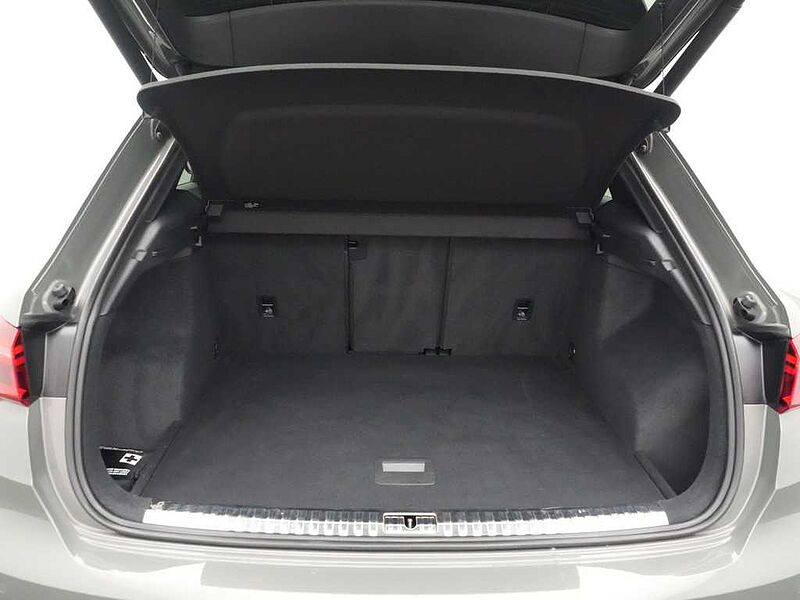 Audi Q3 S line STRON APP CONNECT LED PDC KAM AHK