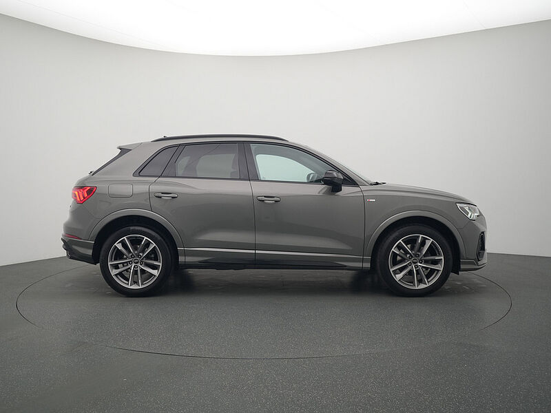 Audi Q3 S line STRON APP CONNECT LED PDC KAM AHK
