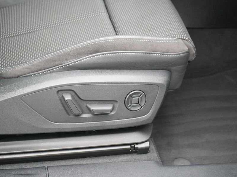 Audi Q3 Sportback e S line S-TRON PANO AHK MATRIX B&O