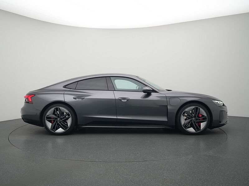 Audi e-tron RS GT ALLRADLENKUNG DESIGN PAKET RS