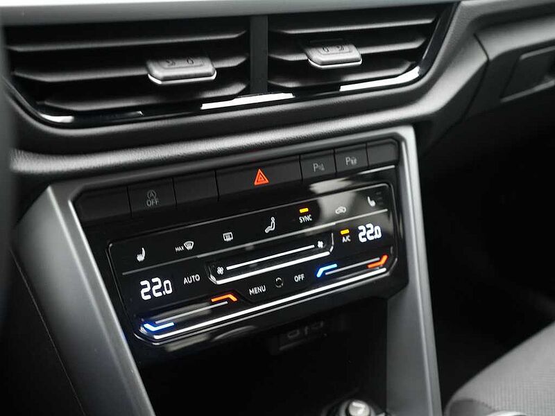 Volkswagen T-Roc Life NAVI VIRT CARPLAY SHZ PDC LED