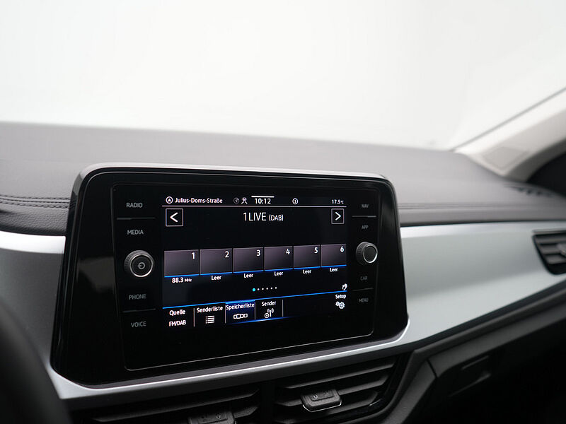Volkswagen T-Roc Life NAVI VIRT CARPLAY SHZ PDC LED