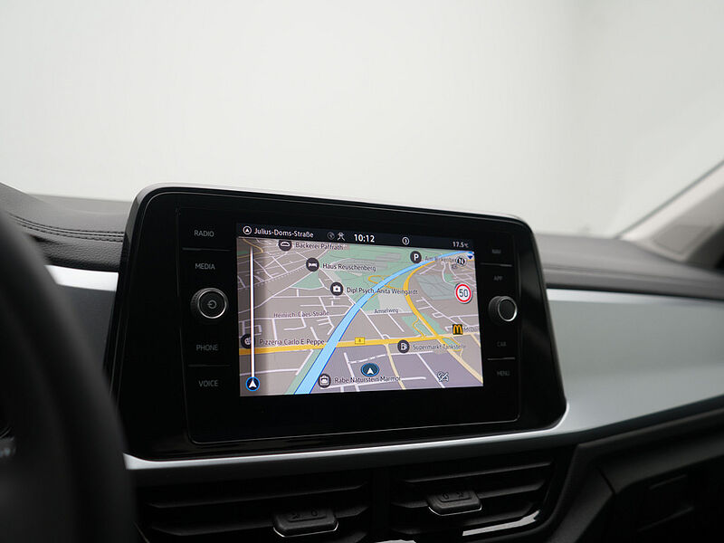 Volkswagen T-Roc Life NAVI VIRT CARPLAY SHZ PDC LED