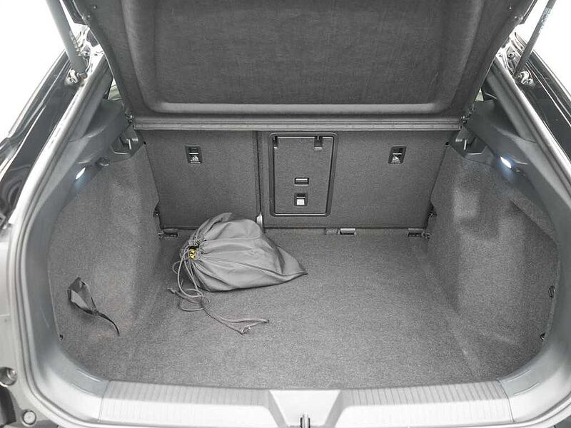 Volkswagen ID.5 Pro Performance MATRIX AHK KEYLESS NAVI ACC