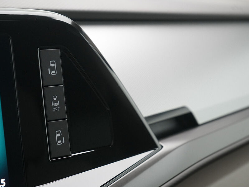 Volkswagen T7 Multivan DSG KAM PANO SHZ PDC MATRIX