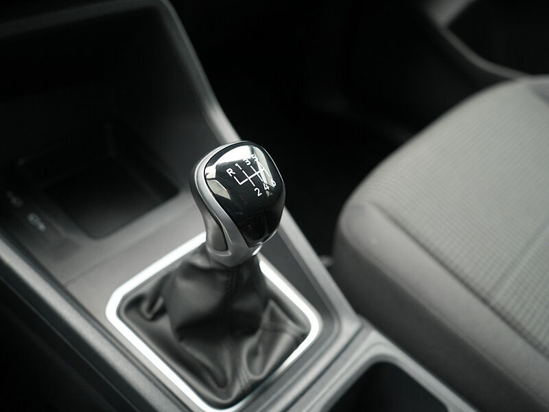 Volkswagen Caddy Maxi ACC SHZ PDC PORT NAVI 7 SITZER LANG