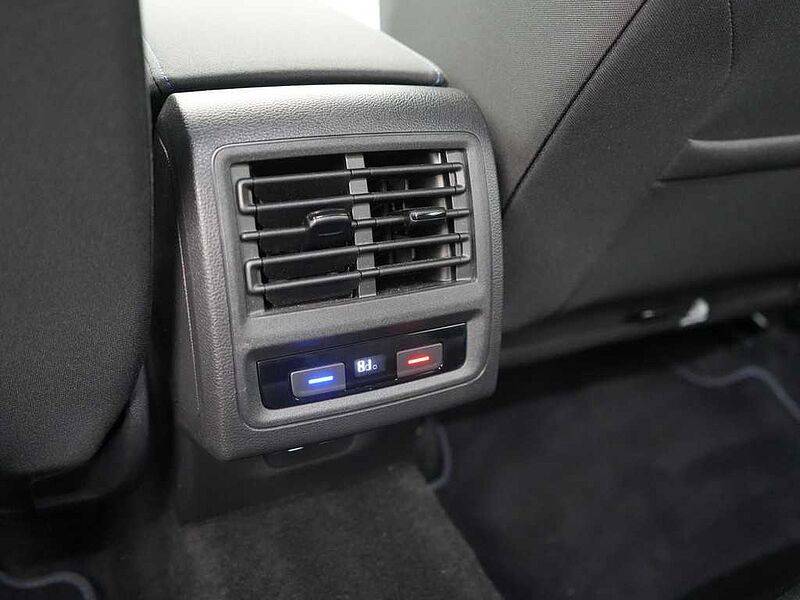 Volkswagen Golf VIII eHybrid GTE DSG NAVI SHZ PDC