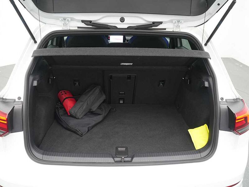 Volkswagen Golf VIII eHybrid GTE DSG NAVI SHZ PDC