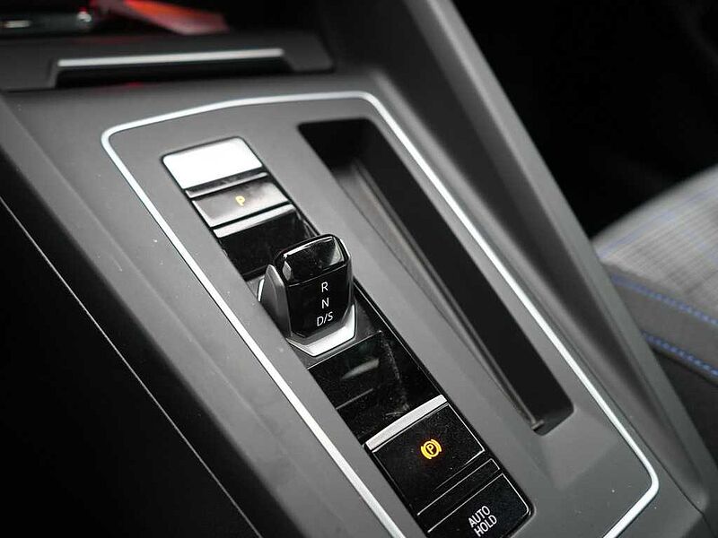 Volkswagen Golf VIII eHybrid GTE DSG NAVI SHZ PDC