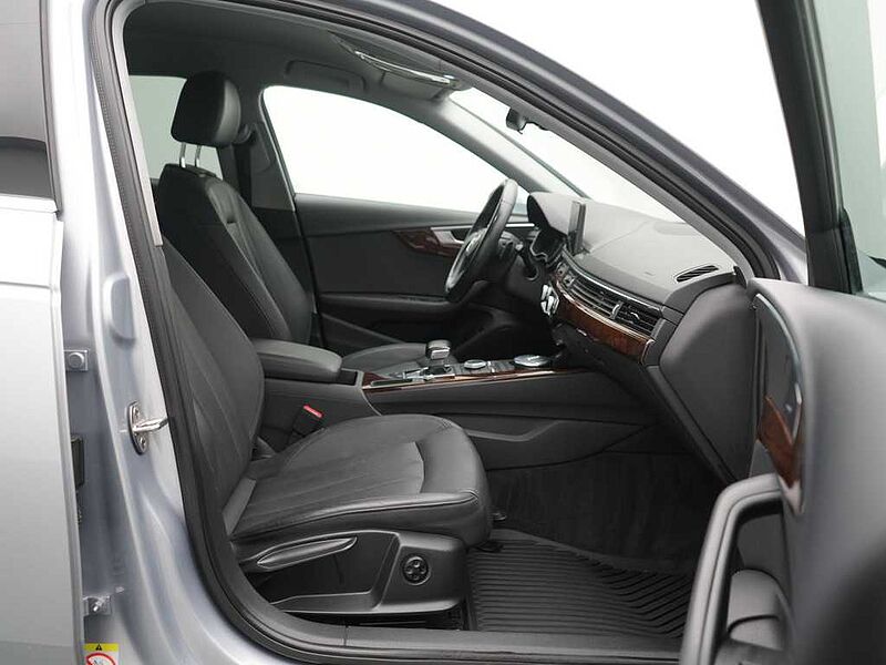 Audi A4 S-TRON LEDER NAVI AHK SHZ PDC XENON