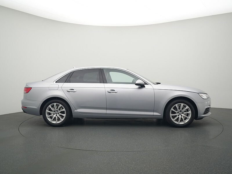 Audi A4 S-TRON LEDER NAVI AHK SHZ PDC XENON