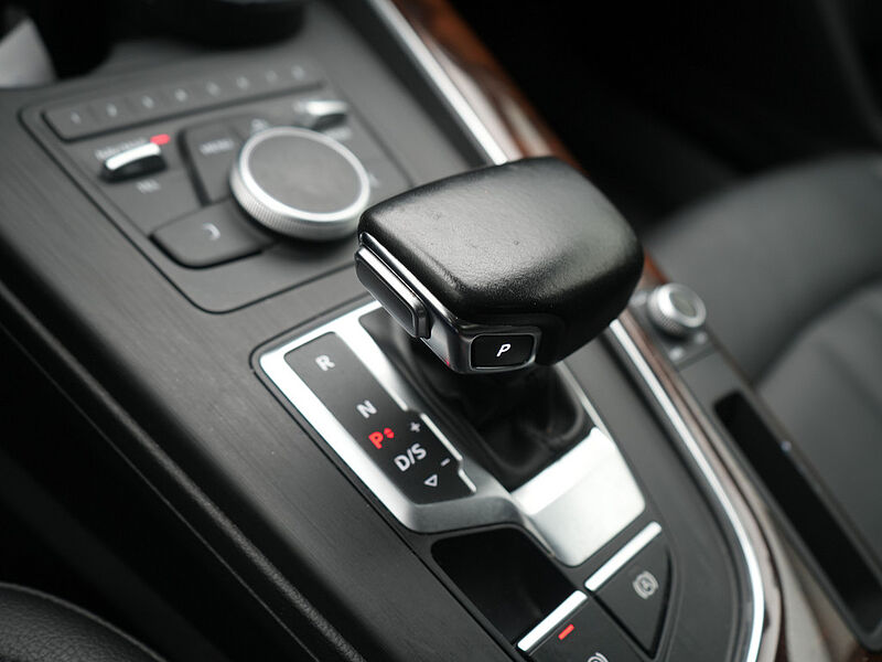 Audi A4 S-TRON LEDER NAVI AHK SHZ PDC XENON