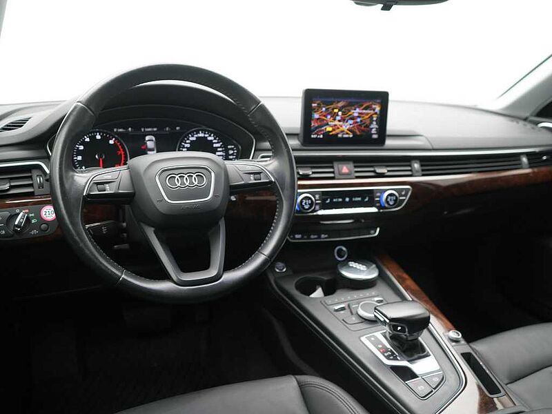 Audi A4 LEDER NAVI AHK PDC SHZ XENON