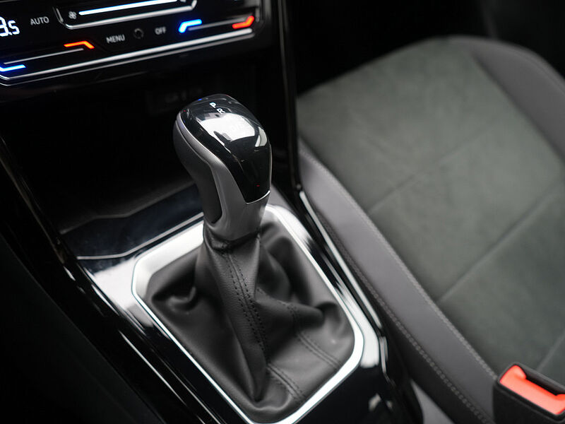 Volkswagen T-Roc R-Line DSG AHK APP ACC KAM SHZ