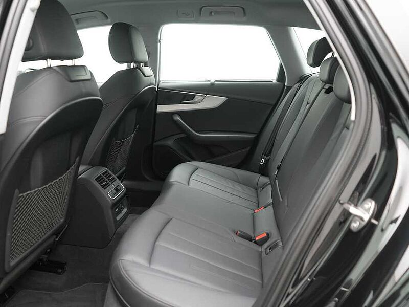 Audi A4 Avant Quattro S line NAVI AHK LEDER KAM SHZ