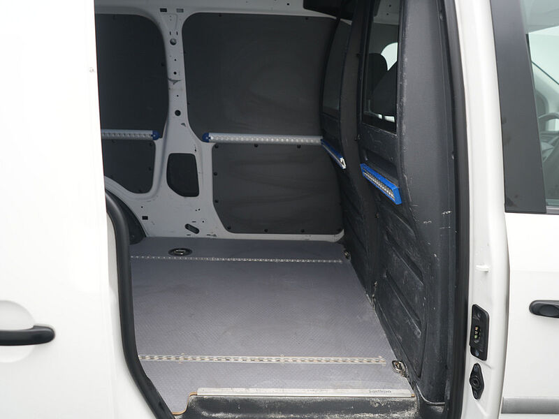 Volkswagen Caddy Maxi Kasten NAVI AHK PDC FLÜGELTÜR