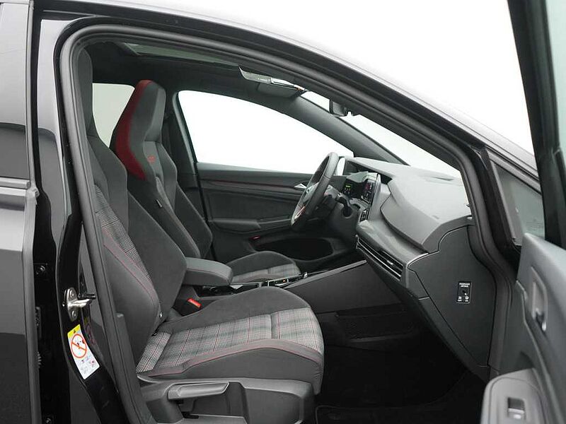 Volkswagen Golf VIII GTI DSG PANO MATRIX NAVI HUD ACC APP