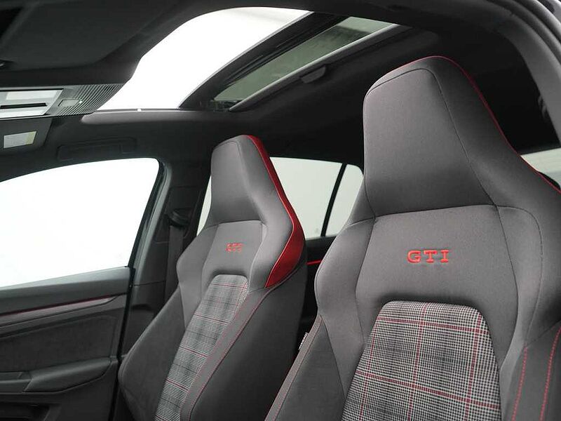 Volkswagen Golf VIII GTI DSG PANO MATRIX NAVI HUD ACC APP