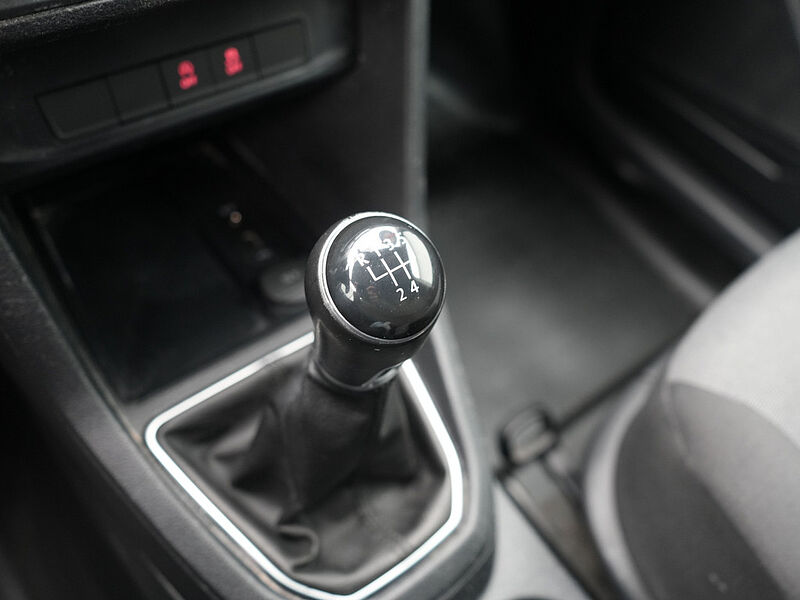 Volkswagen Caddy Maxi Kasten NAVI AHK ACC PDC