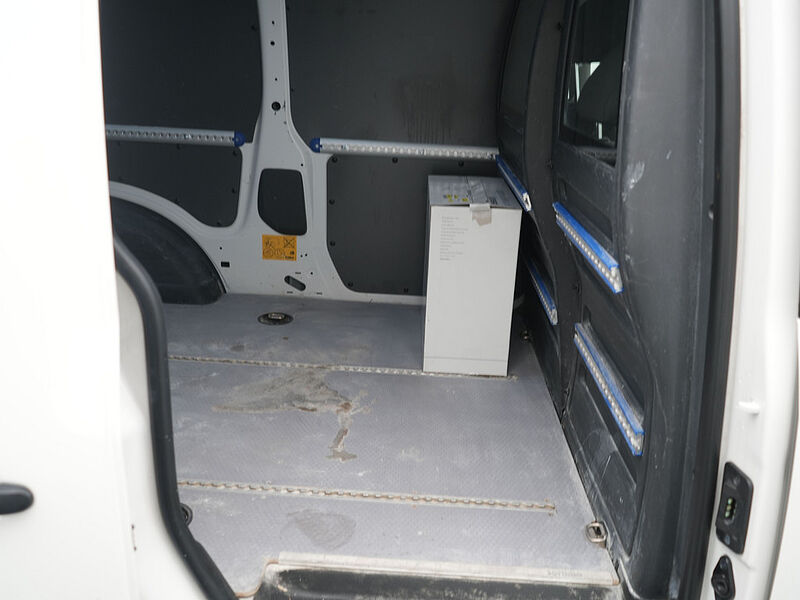 Volkswagen Caddy Maxi Kasten NAVI AHK ACC PDC