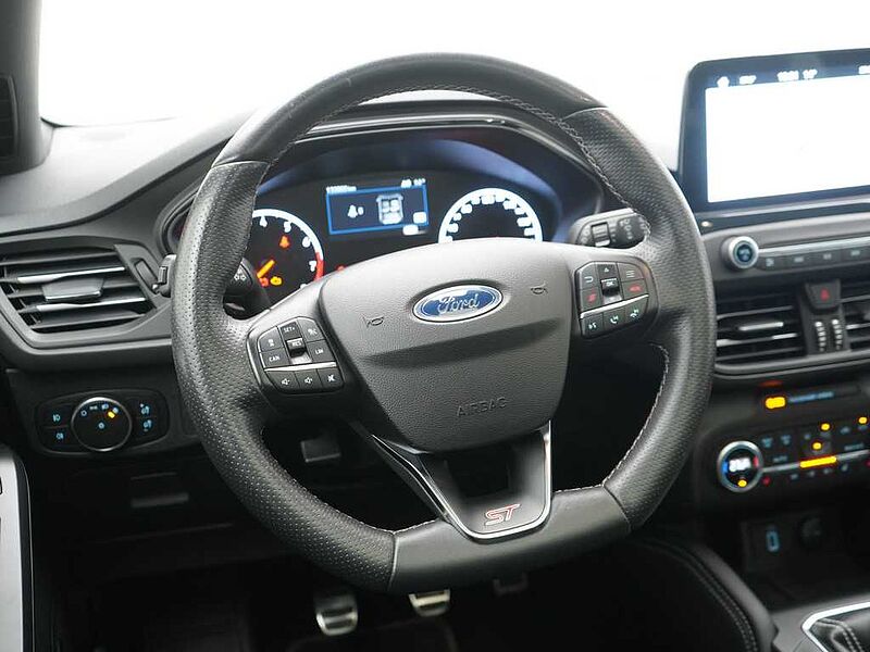 Ford Focus ST B&O SHZ PDC KAM PANO NAVI ACC SHZ LED