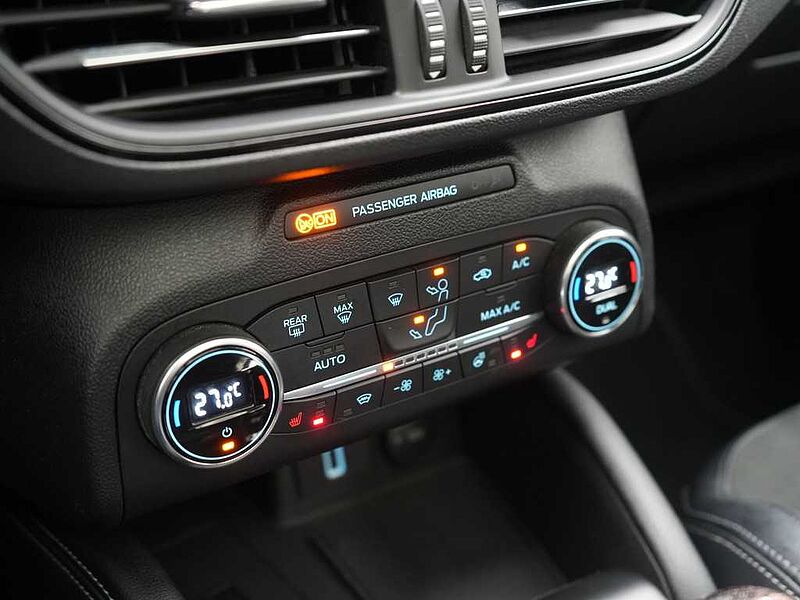 Ford Focus ST B&O SHZ PDC KAM PANO NAVI ACC SHZ LED