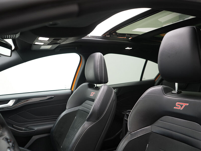 Ford Focus ST B&O SHZ PDC KAM PANO NAVI ACC SHZ LED
