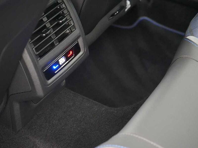 Volkswagen Golf VIII R DSG HUD NAVI ACC VIRT APP KEYLESS