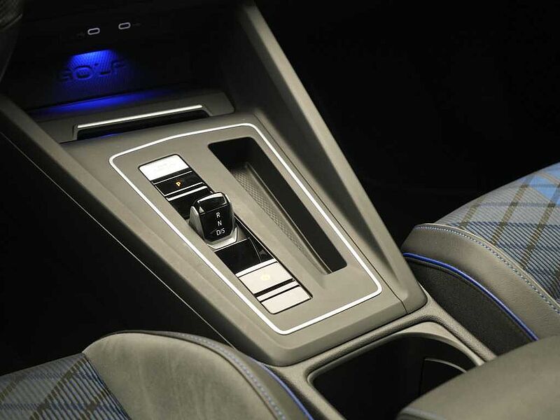 Volkswagen Golf VIII R DSG KEYLESS KAM LED SHZ PDC