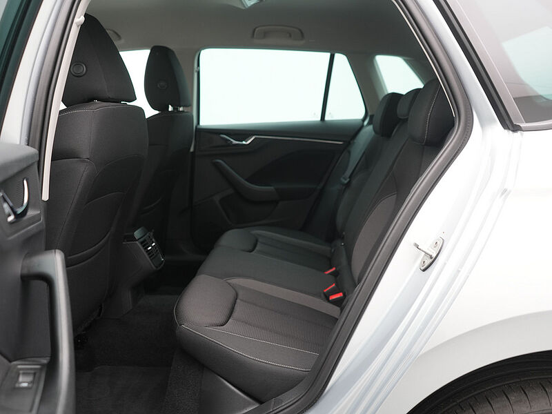 SKODA KAMIQ Tour AHK KAM SHZ APP CONNECT LED