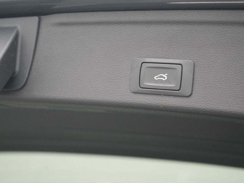 Audi A4 S TRON PDC LEDER NAVI SHZ VIRT APP