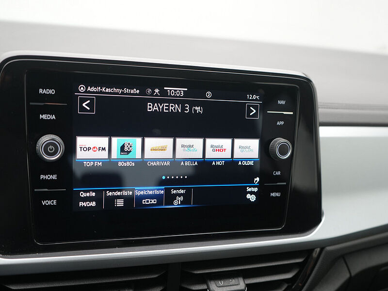 Volkswagen T-Roc Life NAVI SHZ VIRT AHK LED PDC